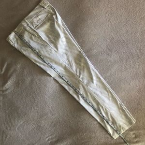 Under Armour Mens Golf Pants - white w/black pinstripe 31-32 - barely used